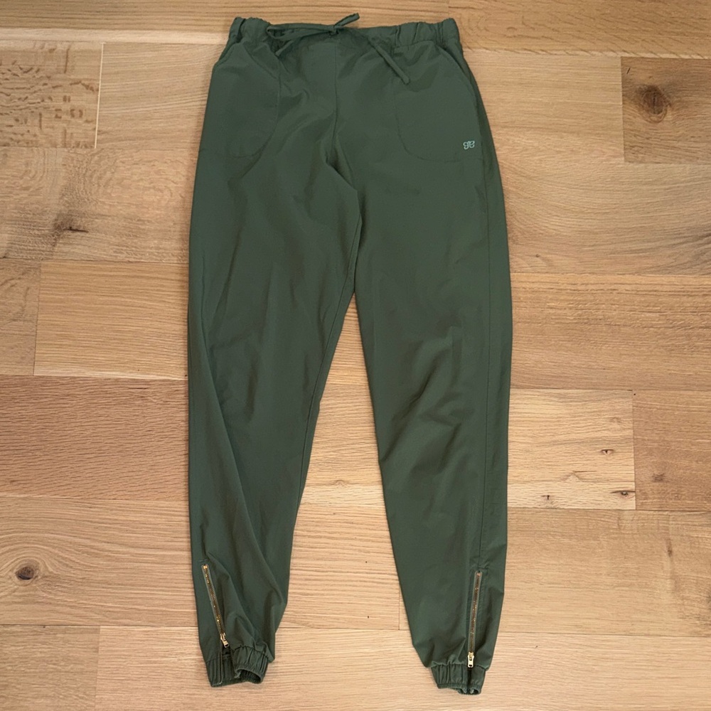 Albion fit jetsetter Green Jogger Pants with gold Zipper Details Womens medium